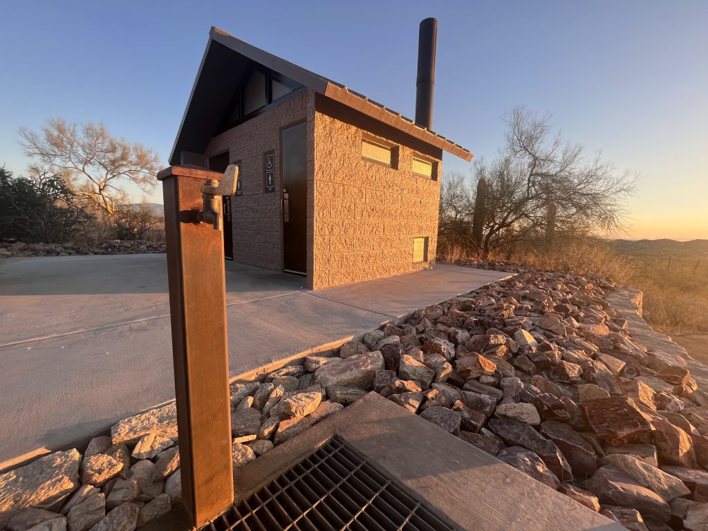 Link to a list and map of restroom and drinking fountain locations within the Sabino Canyon Recreation Area.